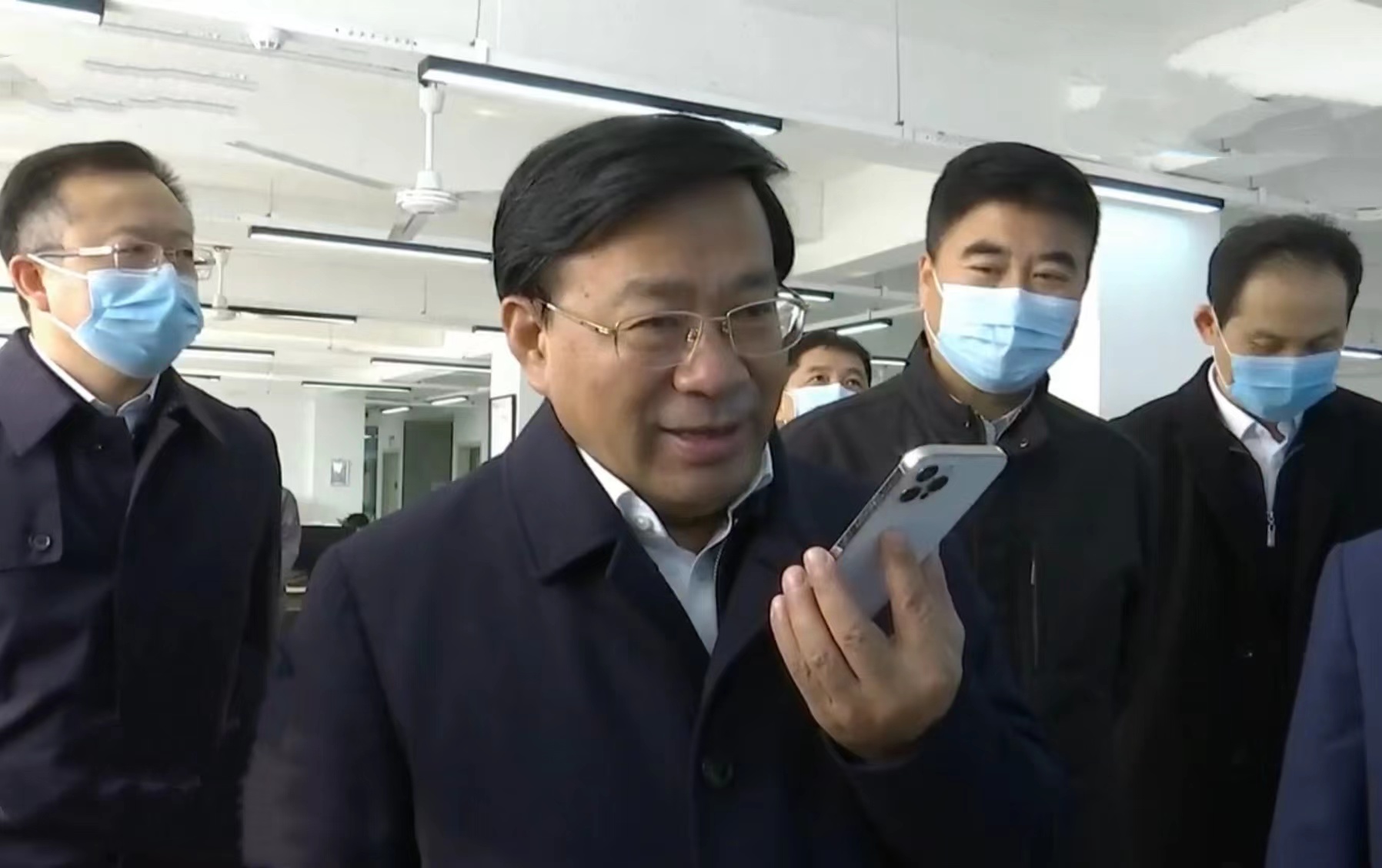 19 吉林省委副书记、省长韩俊莅临9001cc金沙以诚为本伊通供热 2021.11.2.jpg