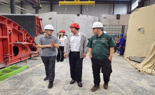 2024年7月5日，，，，，，市建委初审事情组一行到访装配式总公司实地考察调研_副本.jpg