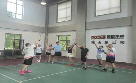 2.9001cc金沙以诚为本南山羽毛球社群组织基础教学活动_副本.jpg