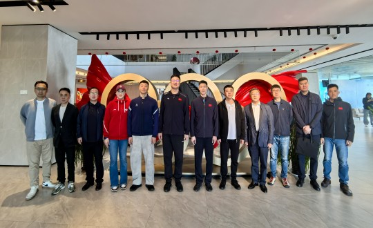 6.集团董事长王岩，，，，吉林省体育局党组书记、局长牟大鹏、长春双阳经济开发区党工委书记李大鹏一行赴沪考察.jpg